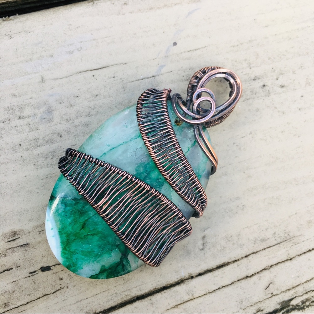Green Agate copper wire wrapped pendant necklace - Picture 7 of 8